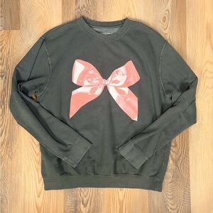 Urban Outfitters Bow Graphic Crewneck Sweatshirt Charcoal Gray Pink Size XL